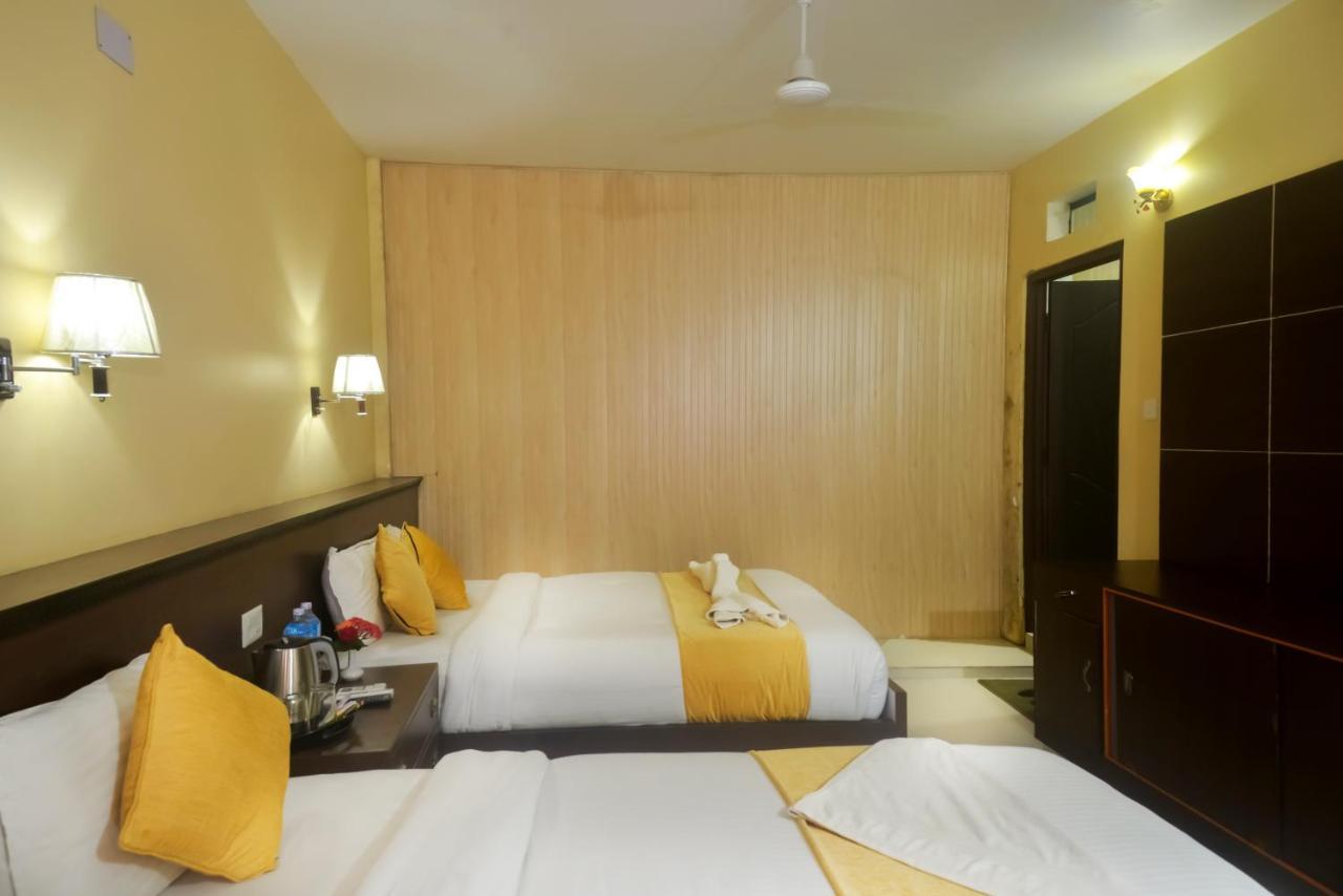 Hotel Rainforest Sauraha Exterior foto
