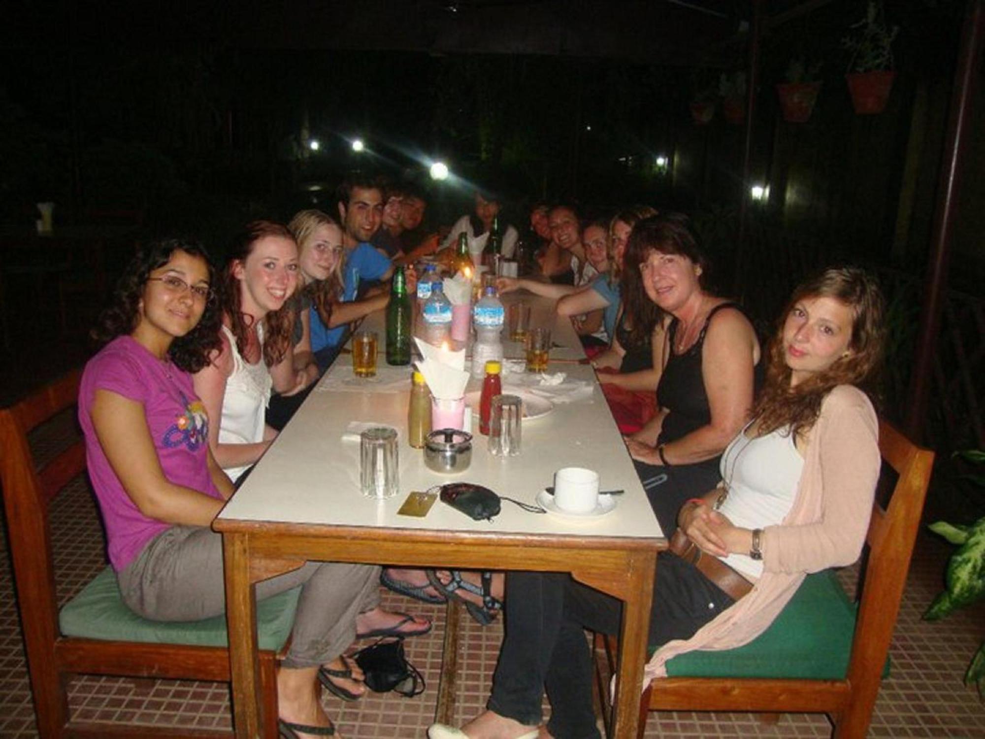 Hotel Rainforest Sauraha Exterior foto